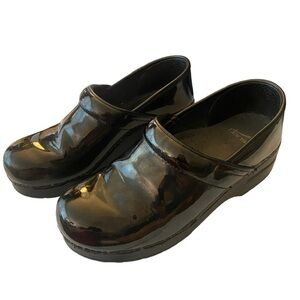 Dansko beautiful patent leather very confortable shoes 7.5-8